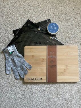 NWT Traeger Magnetic Bamboo Cutting Board and Grill accessories
